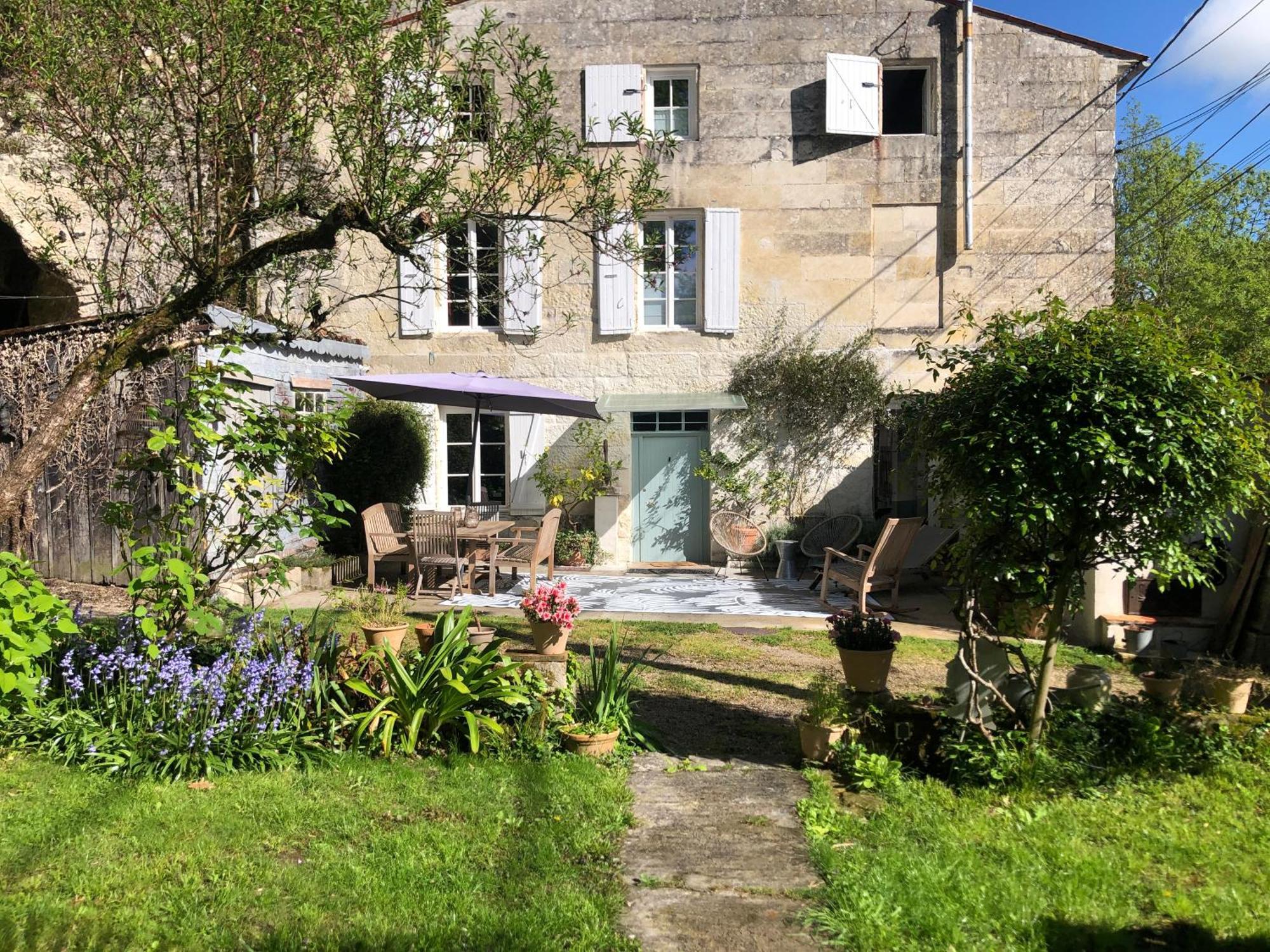 L'Heure Bleue Bed & Breakfast Сент Екстериор снимка